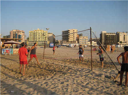 兩地控制一臺電動機要求電動和連續控制