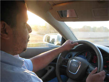 修路的啐石機(jī)